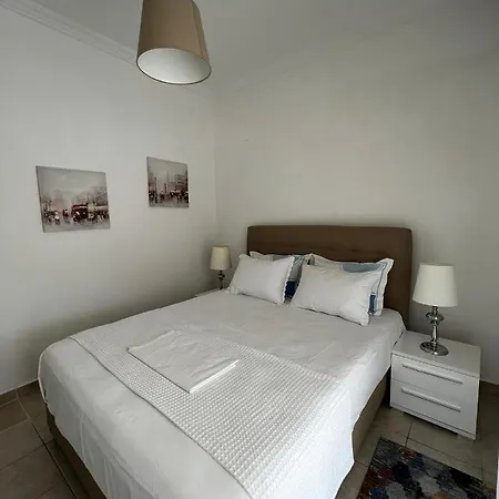 Kouros Center V شقة